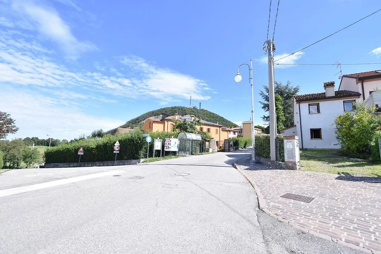 Calaone Wondeful Duplex Apartment Con Parcheggio X4 Baone